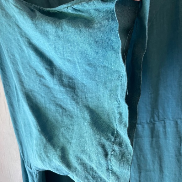 Size large, but more like a 2X please teal linen shirt - Picture 10 of 12